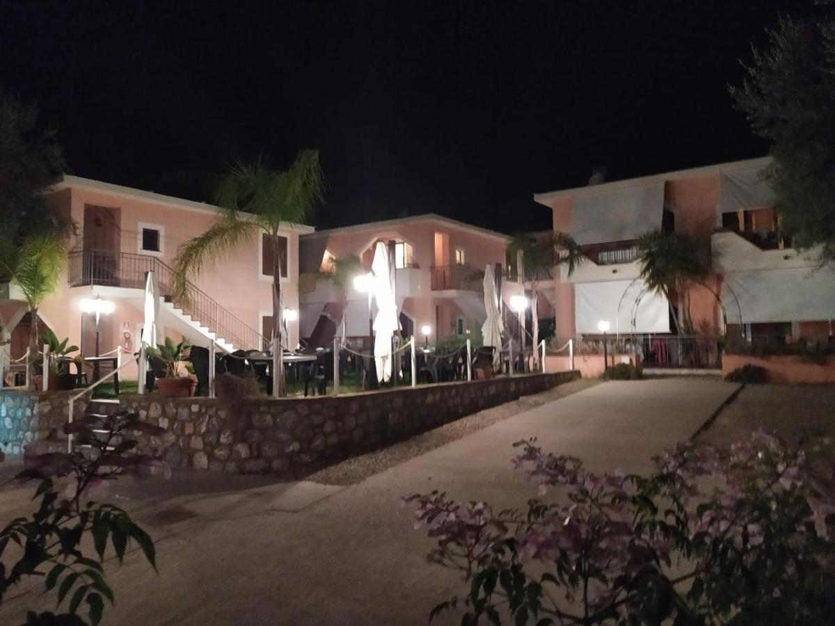 Hotel San Domenico マリーナ・ディ・カメロータ エクステリア 写真